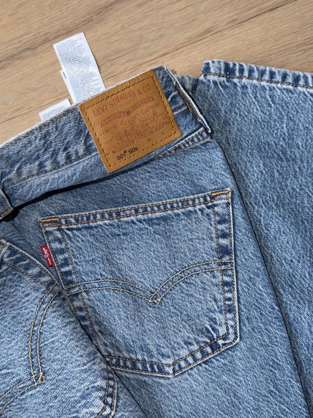 LEVIS Jeans - Picture 2 of 2